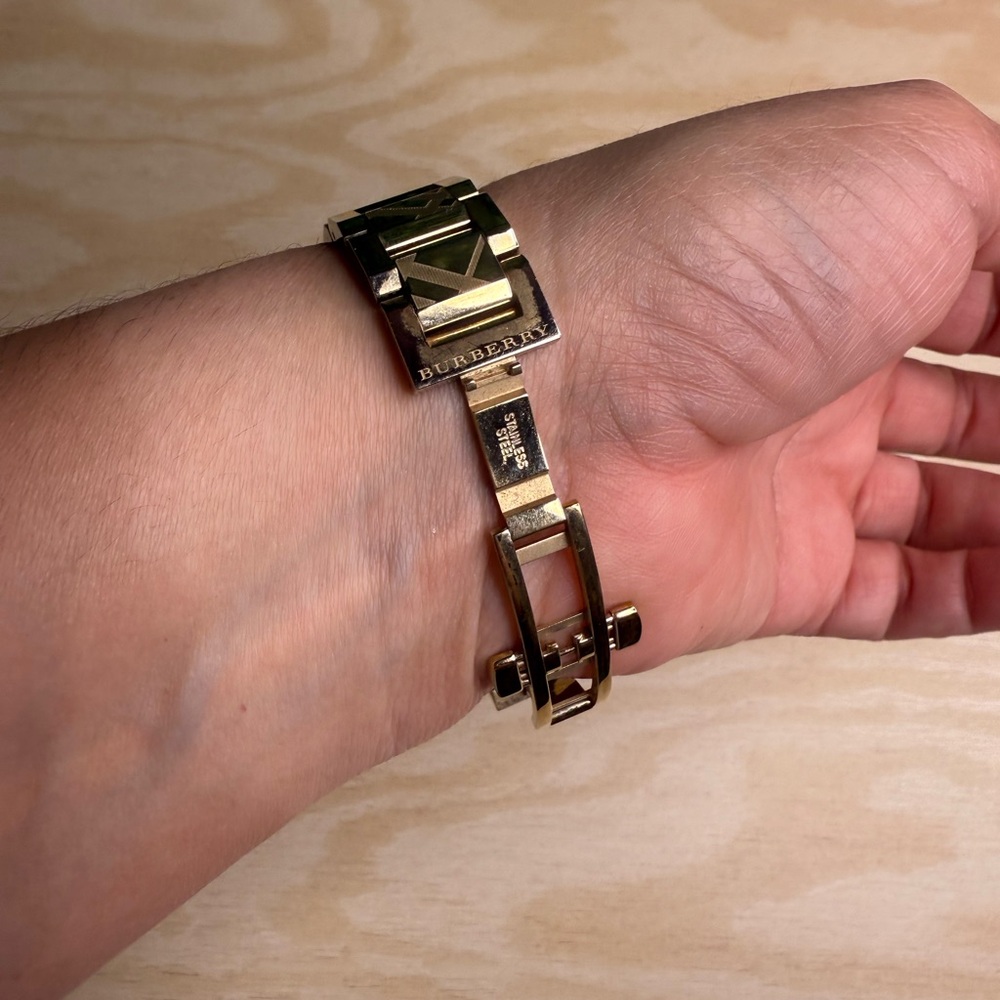 Burberry Gold and Silver Watch| Used - Picture 8 of 13
